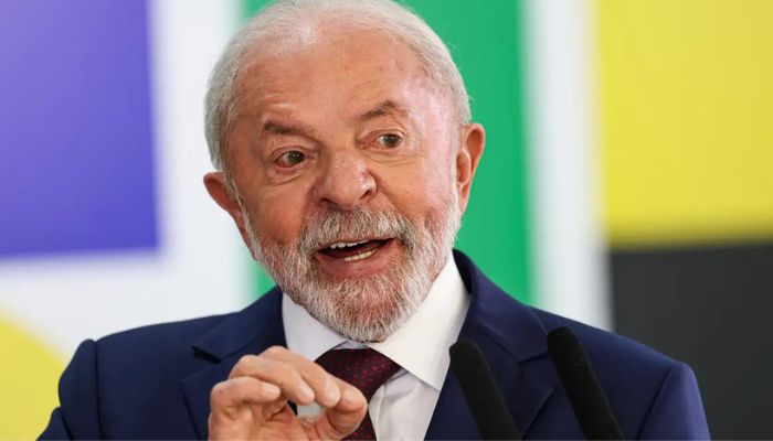  Lula volta a defender mandato para ministros do STF 